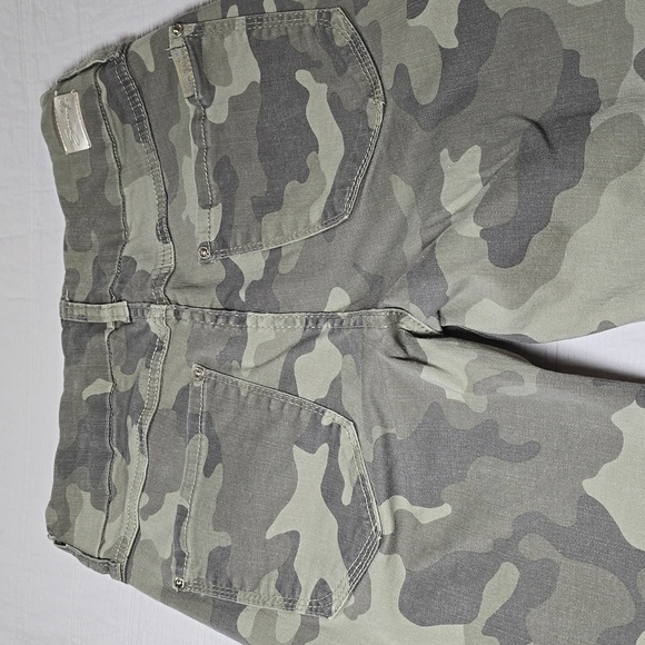 Seven 7 High High Rise Skinny Camouflage Jeans - Size 4 (Wiaist 26 inches) - Picture 11 of 13